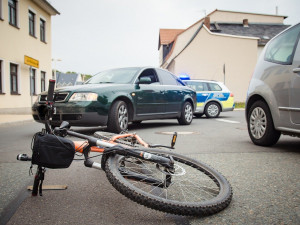 Lidé se častěji přepravují na kole, stoupá i počet nehod