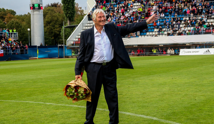 Bývalý trenér Sigmy Olomouc Karel Brückner dostal od prezidenta Zemana státní vyznamenání