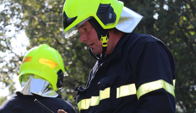 Náhlé úmrtí kolegy zasáhlo hasiče z Ludéřova. Na pomoc jeho rodině vyhlásili sbírku