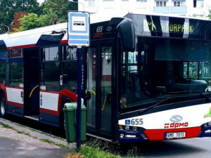 Kvůli nařízení vlády omezí DPMO noční a nedělní autobusové spoje