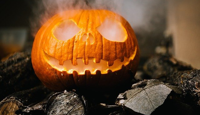 Poptávka po zboží s halloweenskou tematikou roste, Dušičky u Čechů  ale stále vedou