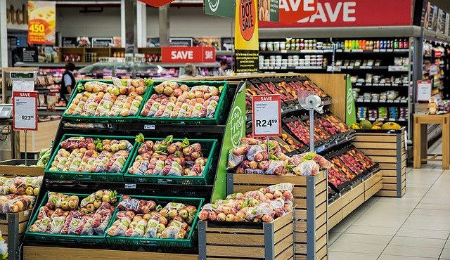 Dnes si nenakoupíte, většina obchodů a služeb má z rozhodnutí vlády první neděli zavřeno