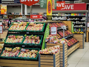 Dnes si nenakoupíte, většina obchodů a služeb má z rozhodnutí vlády první neděli zavřeno