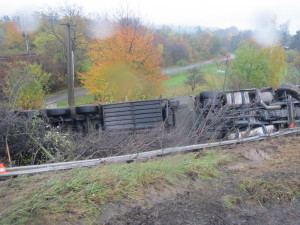 FOTO: Srážka auta s kamionem na půl dne zablokovala dopravu