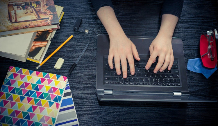 Kdy se otevřou školy a obchody? Odhady by podle Babiše mohly být v pátek