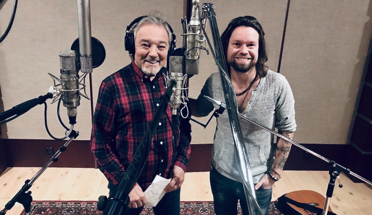 VIDEO: Kapela Kryštof představila píseň s Karlem Gottem. Nechtěli jsme, aby to byl vánoční kýč, říká režisérka