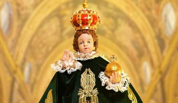 Na výstavě korunovačních klenotů nechybí ani slavná soška Pražského Jezulátka
