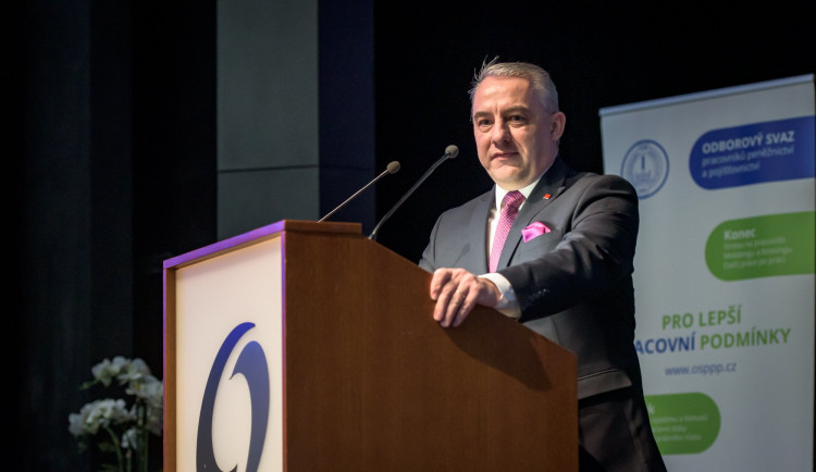 Výjimečně prodloužený víkend. Odbory navrhují pracovní volno na 13. a 16. listopad