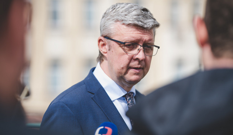 Jste ministr likvidace podnikání, uslyšel Havlíček. Co nakupování před Vánoci?