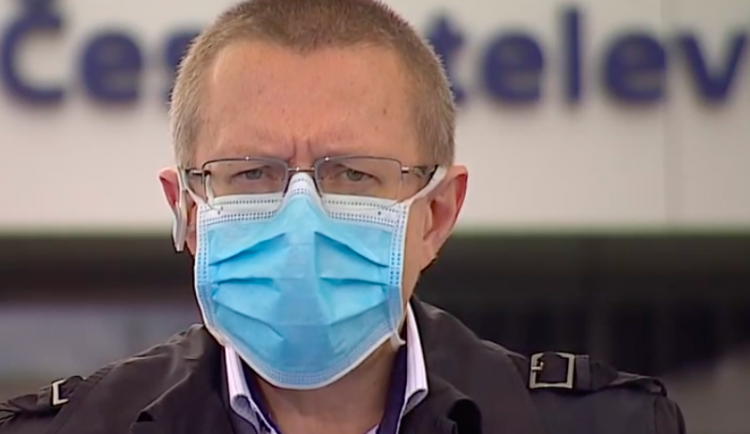 ÚZIS: Reprodukční číslo kleslo k 0,8, je třeba trvat na opatřeních