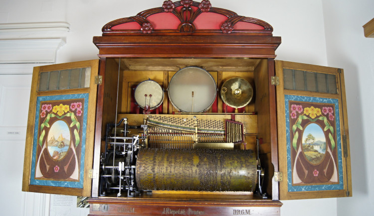 Muzeum v Šumperku vystavuje největší český orchestrion. Ten byl po padesáti letech znovu přiveden k životu
