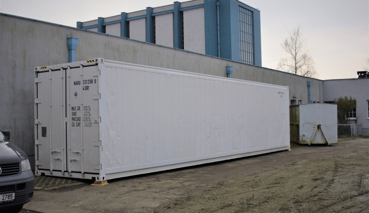 V Olomouci stojí chladící kontejner u krematoria, které je vytížené