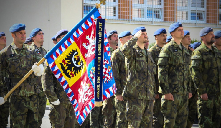 PRŮZKUM: Mladí Češi věří spíš armádě a policii, nejméně politikům