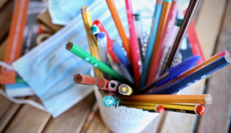 Do škol se dnes vracejí prvňáci a druháci