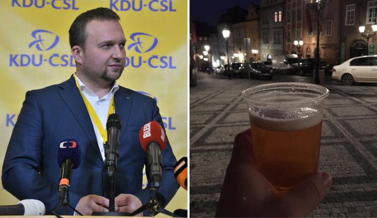 Poslanec Marian Jurečka pil pivo na veřejnosti a fotkou se pochlubil na sociálních sítích. Porušení opatření si neuvědomil