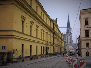 FOTO: Do Hanáckých kasáren se úředníci nepřestěhují. Vláda bude jednat o prodeji