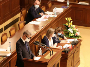 Sněmovna schválila prodloužení nouzového stavu do 12. prosince