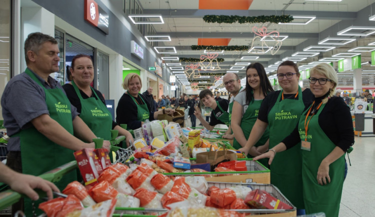 Potravinovým bankám dochází zásoby, dnes probíhají veřejné sbírky po celé České republice