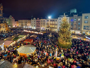 Některá města v kraji připravují přenosy z rozsvícení vánočních stromů. Olomouc video neplánuje