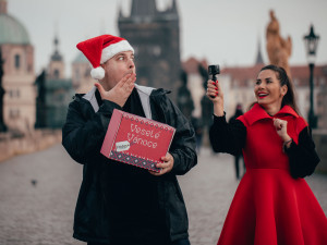 Fit-day přináší radost do dětských domovů. Tváří akce herečka Decastelo a známí youtubeři