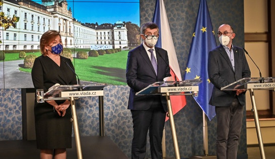 Epidemie nezpomaluje podle představ a plánů vlády, pondělní rozvolnění není jísté