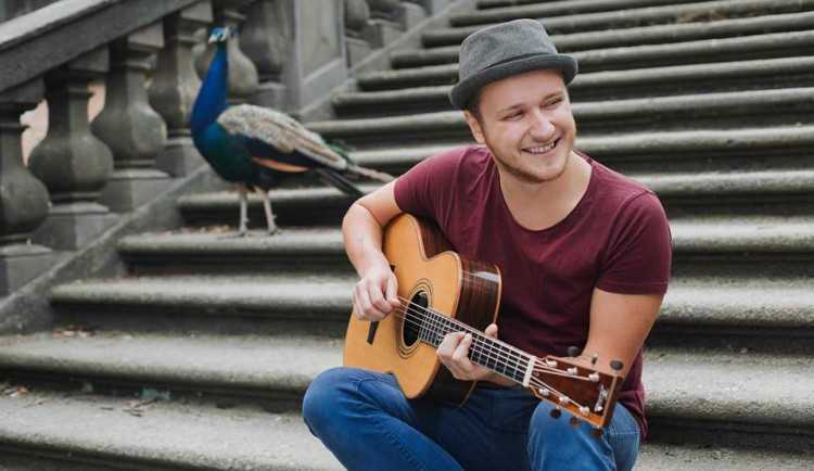 ŽIVĚ: Přímý přenos koncertu Voxela a The Addams Sisters v rámci Koule stream