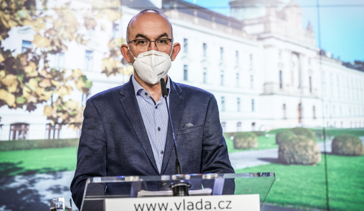 Česko se posouvá do třetího stupně PES. Obchody, služby a restaurace otevřou ve čtvrtek