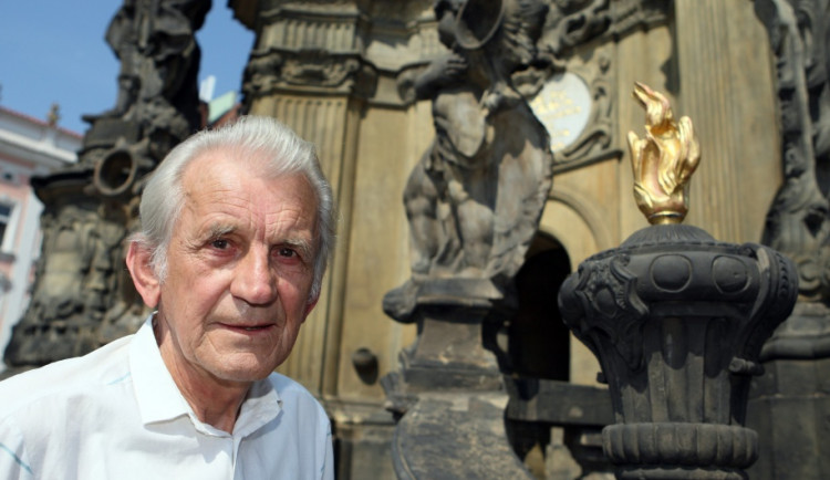 Olomouckému historikovi Tichákovi vyšla poslední kniha o dějinách města