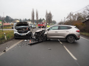 Nehoda tří osobních vozidel v Šumperku ve směru na Bludov. Dva zranění