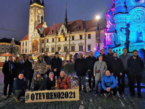 VIDEO: Olomoučtí restauratéři a šéfkuchaři na náměstí poděkovali svým hostům za podporu