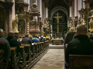 Vánoční mše na místenky nebo před kostelem. Farnosti řeší omezenou kapacitu