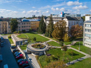 Do FN Olomouc dnes dorazila první várka vakcíny proti covidu-19, očkovat se začne zítra