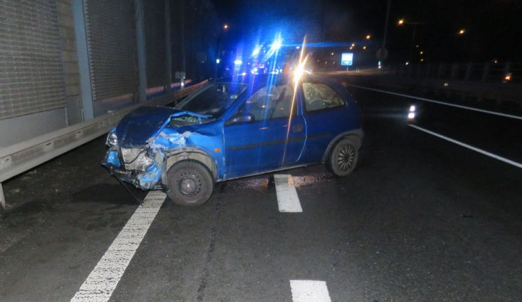 Nedobrzdila a po střetu s Octavií zůstala ve voze zaklíněná