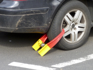 K Vánocům dostala auto, radost z něj však ženu brzy opustila