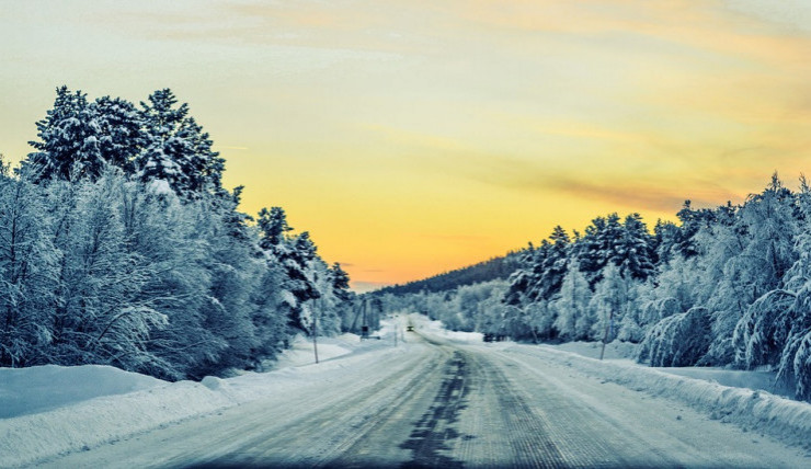 Silnice v kraji jsou sjízdné, ale se zvýšenou opatrností. Místy pozor na sněhové jazyky