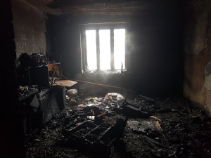 Nedělní požár domu nepřežil jeden z jeho obyvatel