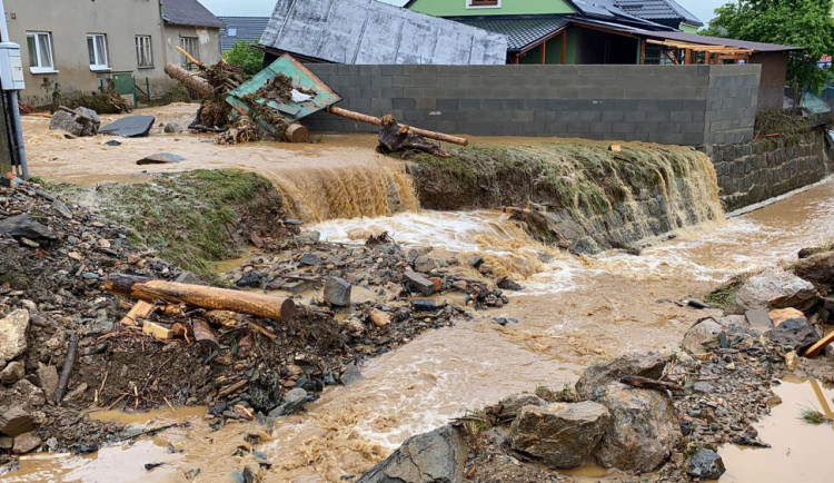 Obce postižené loňskou bleskovou povodní si z krajské sbírky rozdělí dalších 300 tisíc