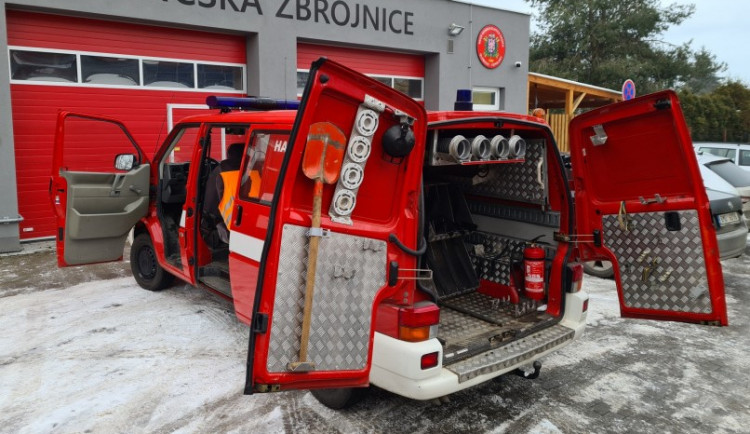 Dobrovolní hasiči ve Štěpánově dostali od Olomouce darem hasičský vůz
