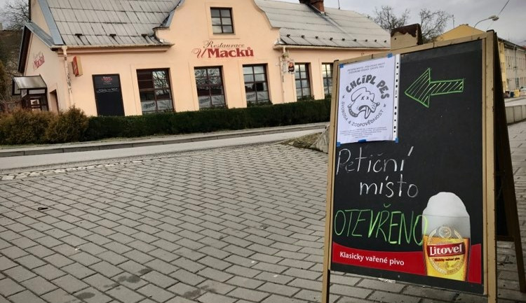 Otevřenou Restauraci U Macků na Svatém Kopečku v sobotu uzavřeli policisté