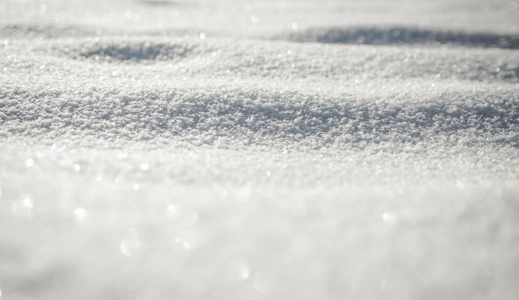 Sníh v Olomouckém kraji zůstává na cestách s posypem