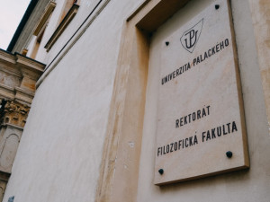 Kyberprostor je pro adolescenty rizikový a ovlivňuje systém jejich hodnot, ukazuje výzkum olomouckých psychologů