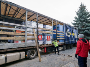 Elektrocentrály pro Ukrajinu: charita zajistila i osmitunový generátor pro vodárnu
