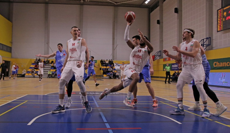 Hanáci prohrávají v úvodním zápase Národní basketbalové ligy proti Slavii Praha