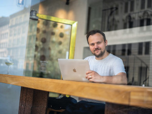 KOMENTÁŘ: Rychlý internet pro venkov a konec neustálému rozkopávání chodníků i silnic? To všechno již brzy