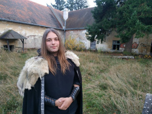 Zámek ve Ptení konečně ožívá. První festival na jeho podporu plánuje nový majitel Horset na květinový úplněk