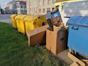 Kamery zachytily obyvatele ubytovny, jak zakládají černou skládku. Hrozí jim pokuta minimálně deset tisíc korun