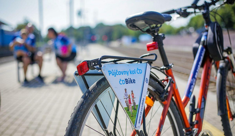 ČD se chlubí novými cyklopůjčovnami, kola jsou k zapůjčení od začátku dubna