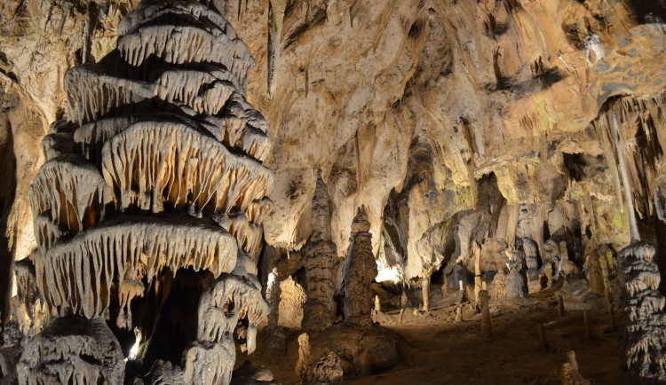 V Česku je od dubna zpřístupněno 14 jeskyní. Už jste do některé zavítali?