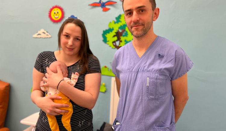 Vaneska vážila při porodu 395 gramů. Díky zdravotníkům z FN Olomouc má velkou naději na zdravý život