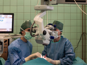 Fakultní nemocnice Olomouc má revoluční přístup v operaci glaukomu